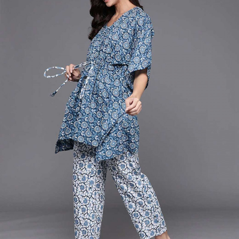 Women Blue & White Ethnic Motifs Printed Cotton Night Suit